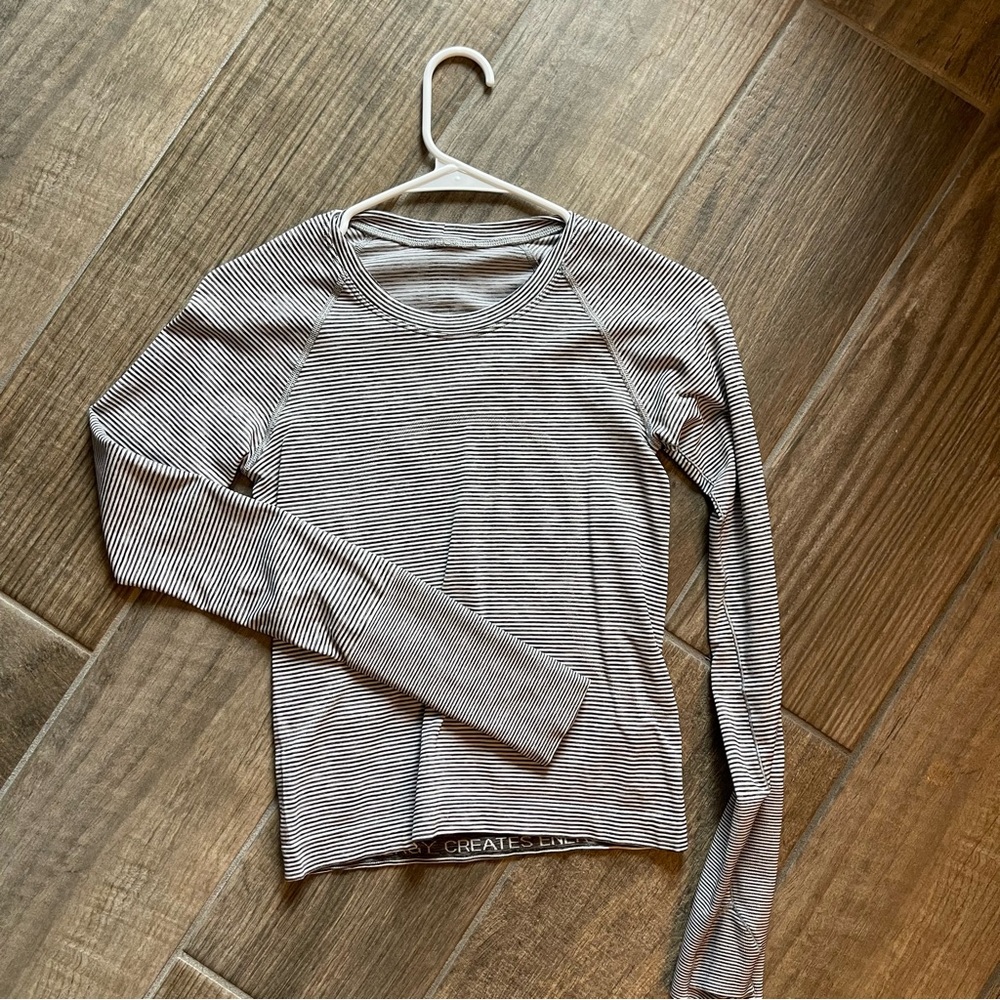 Lululemon Swiftly Tech Long Sleeve Size 4